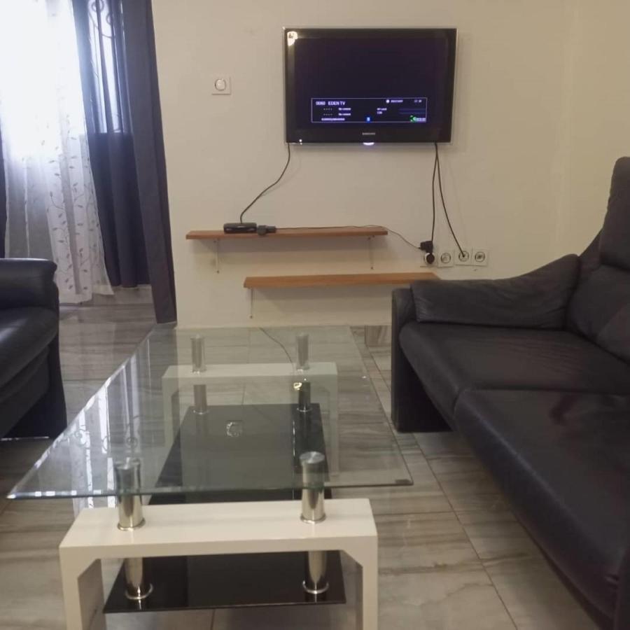 Residence 2K Studio Meuble-Chapelle Symbock-Gardien-Wifi-Location Vehicule Yaoundé Екстериор снимка