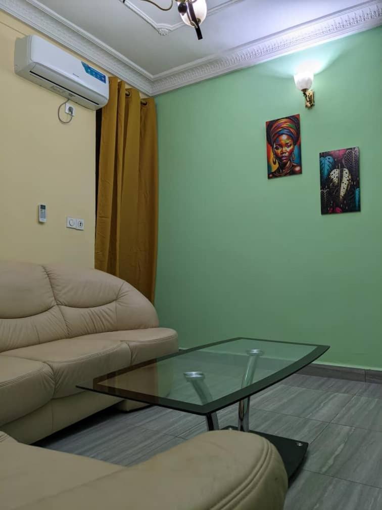 Residence 2K Studio Meuble-Chapelle Symbock-Gardien-Wifi-Location Vehicule Yaoundé Екстериор снимка